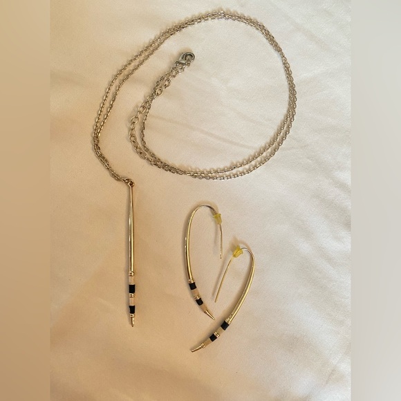 Statement Jewelry Set - Picture 2 of 3